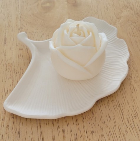 Bougie rose blanche M sur socle